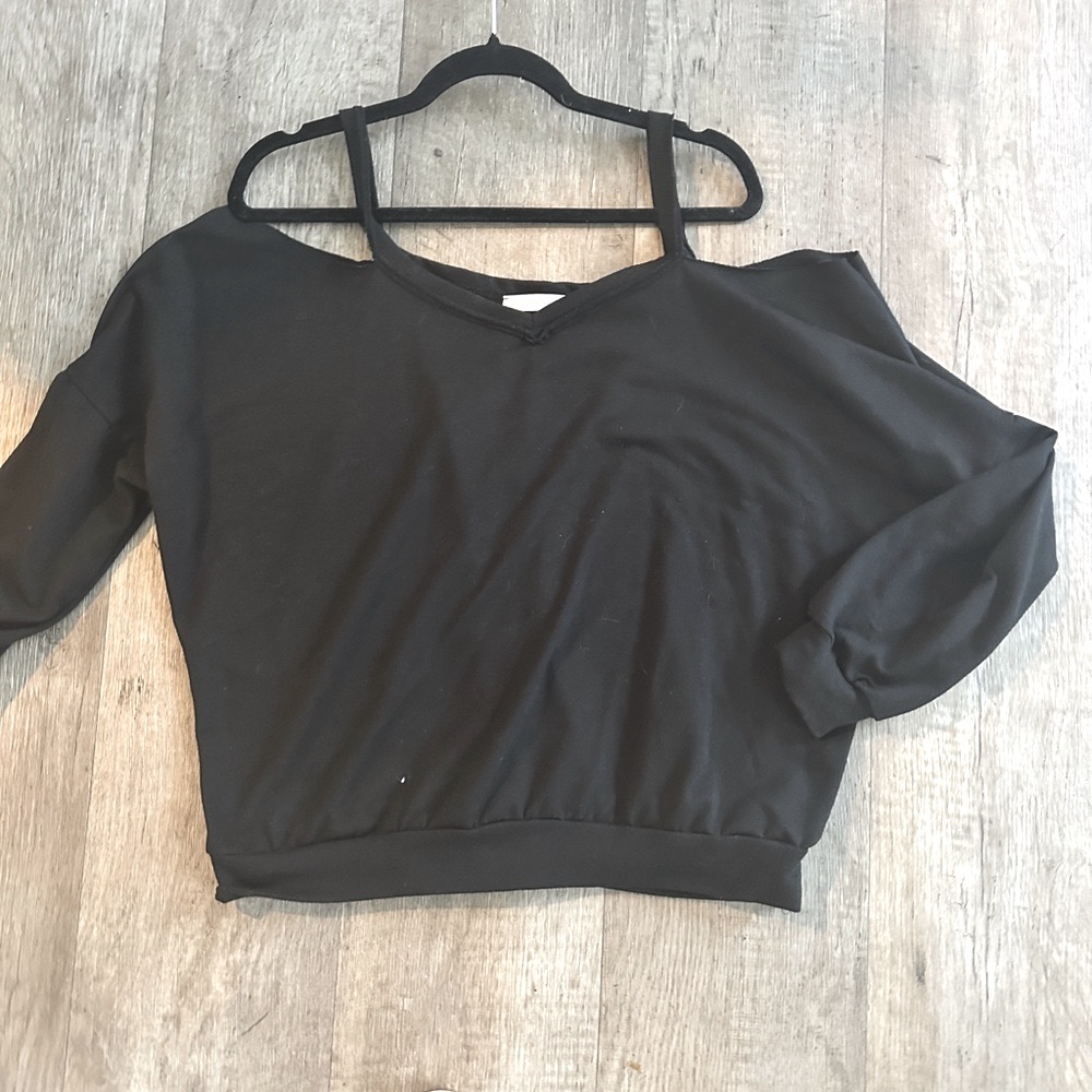 LONG SLEEVE COLD SHOULDER LONG SLEEVE TOP@d